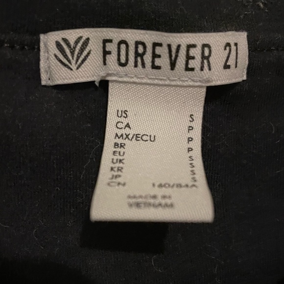 Athletic Cropped Top - Picture 3 of 3